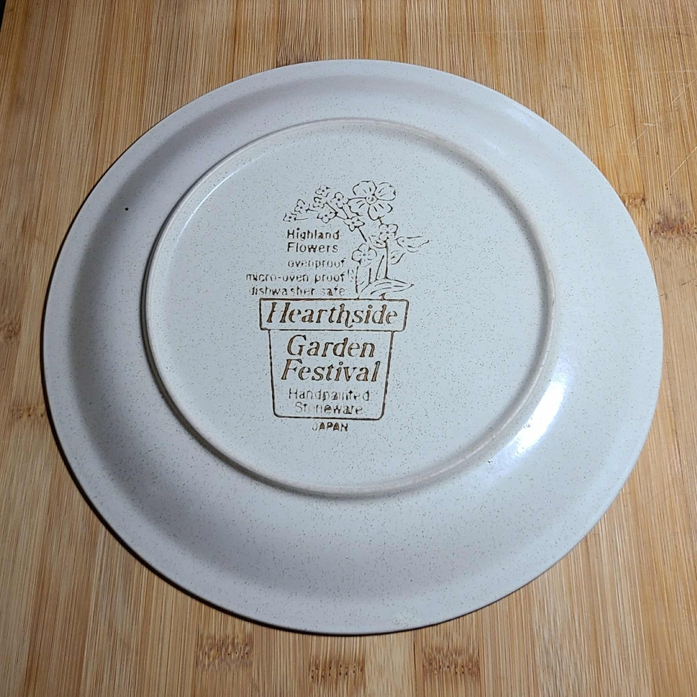 Floral Patterned Dinner Plates - Picture 5 of 5